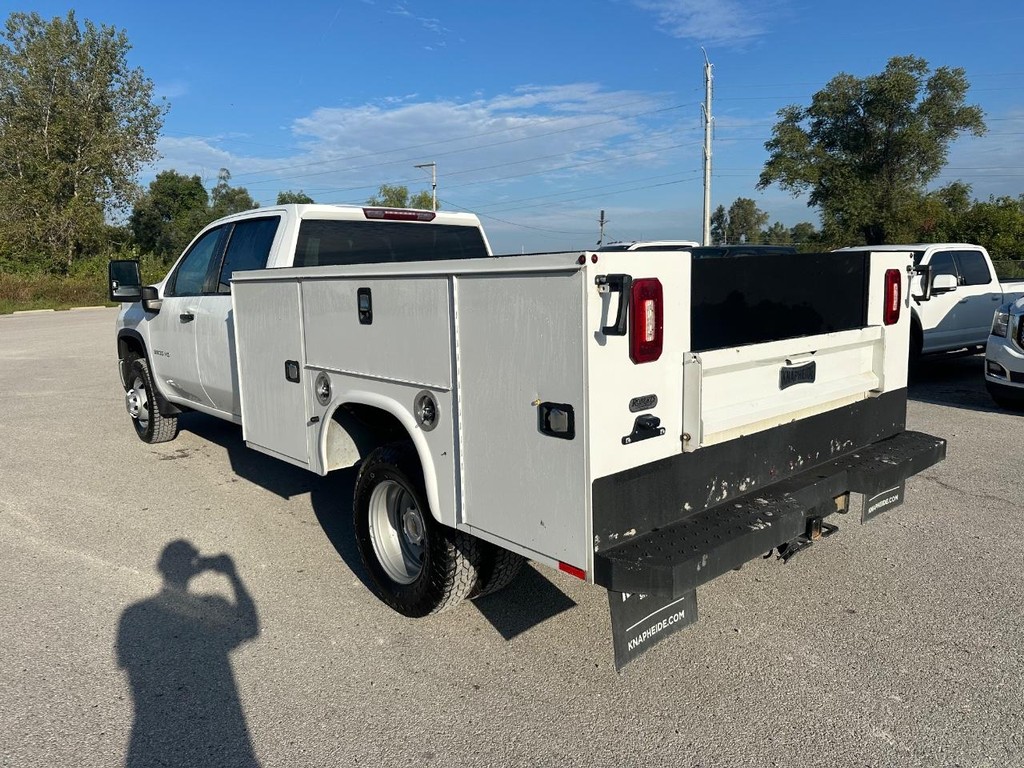 Chevrolet Silverado 3500HD CC Vehicle Full-screen Gallery Image 5