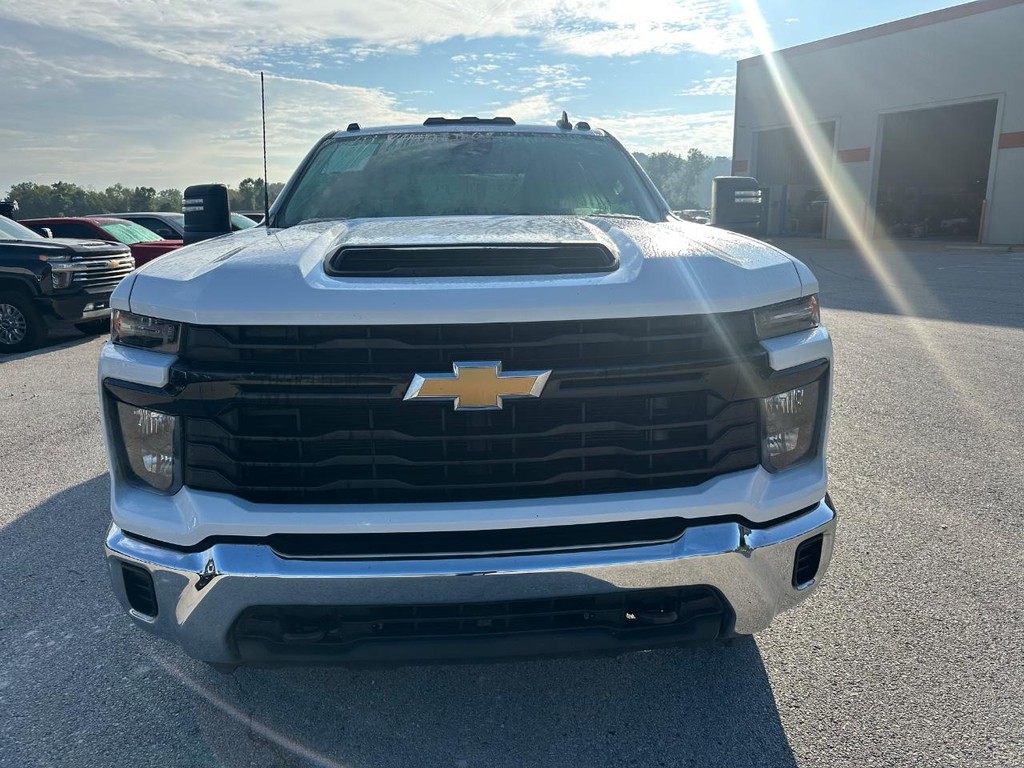 Chevrolet Silverado 3500HD CC Vehicle Full-screen Gallery Image 8