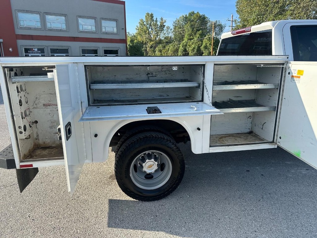 Chevrolet Silverado 3500HD CC Vehicle Full-screen Gallery Image 10