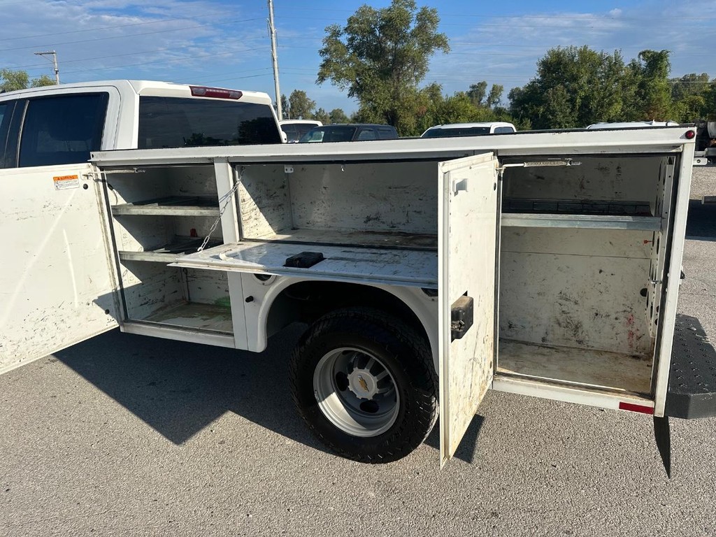 Chevrolet Silverado 3500HD CC Vehicle Full-screen Gallery Image 11