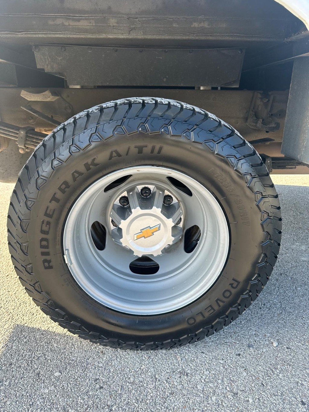 Chevrolet Silverado 3500HD CC Vehicle Full-screen Gallery Image 16