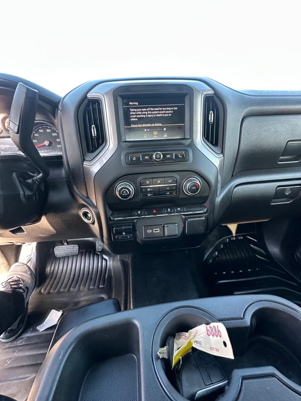 Chevrolet Silverado 3500HD CC Vehicle Full-screen Gallery Image 17