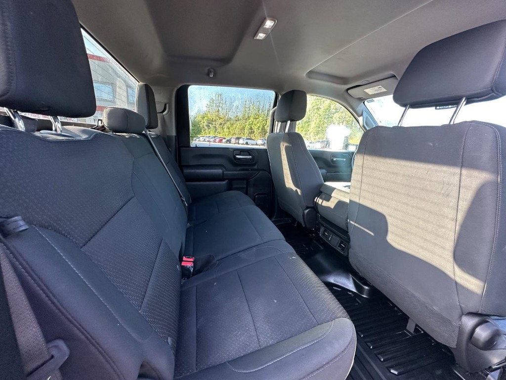 Chevrolet Silverado 3500HD CC Vehicle Full-screen Gallery Image 18