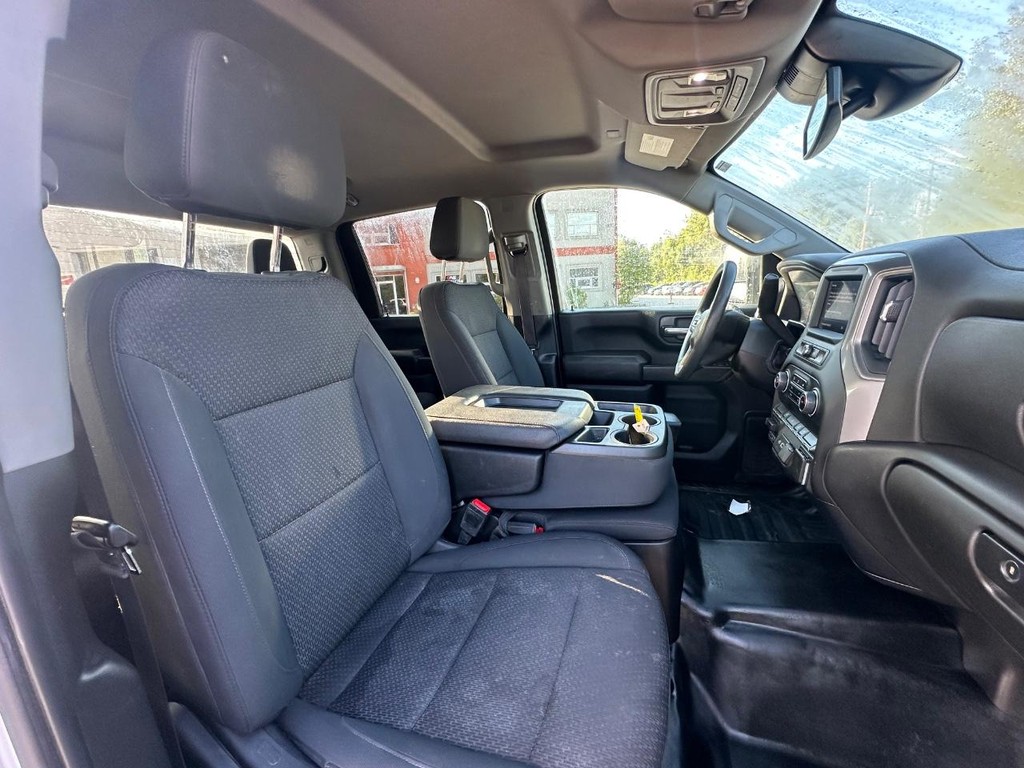 Chevrolet Silverado 3500HD CC Vehicle Full-screen Gallery Image 19