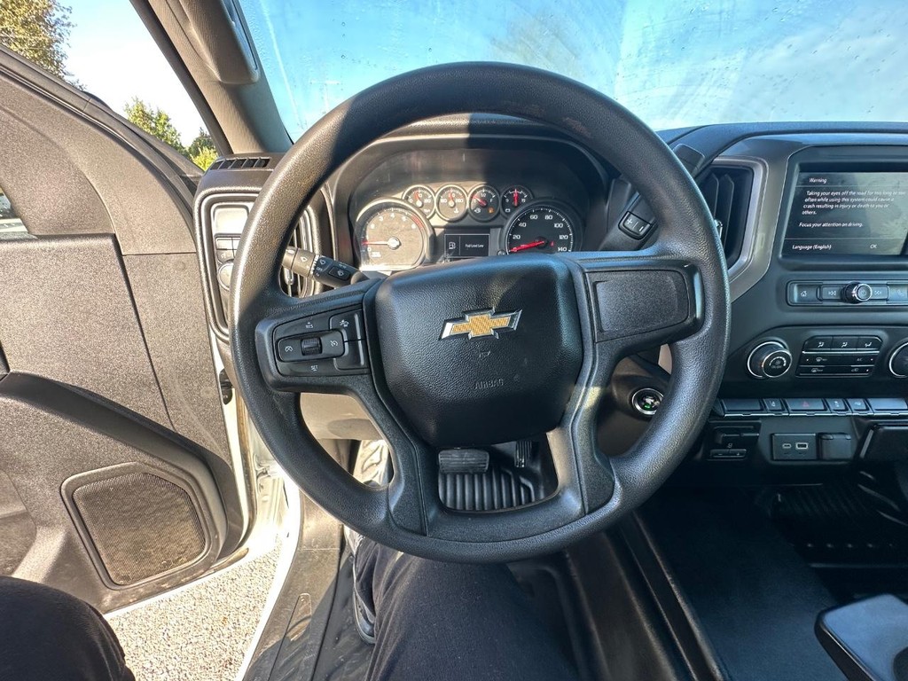 Chevrolet Silverado 3500HD CC Vehicle Full-screen Gallery Image 20