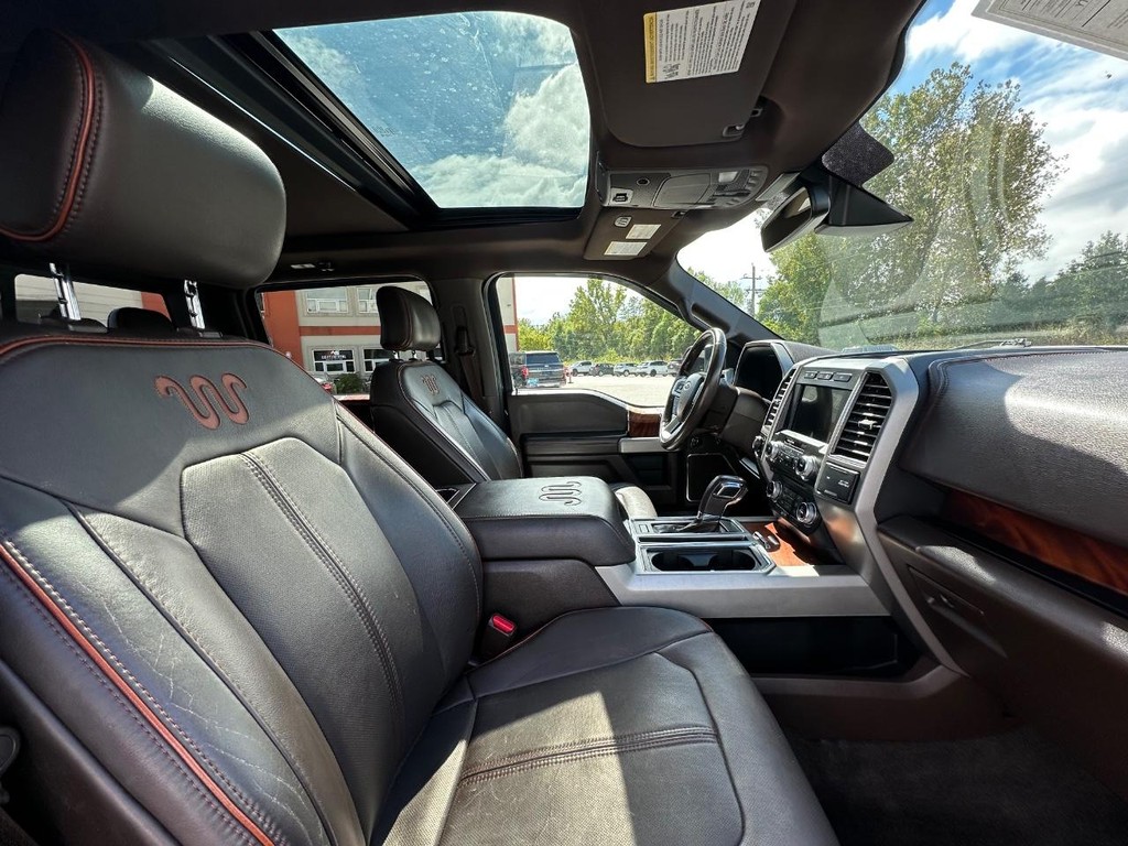 Ford F-150 Vehicle Full-screen Gallery Image 16