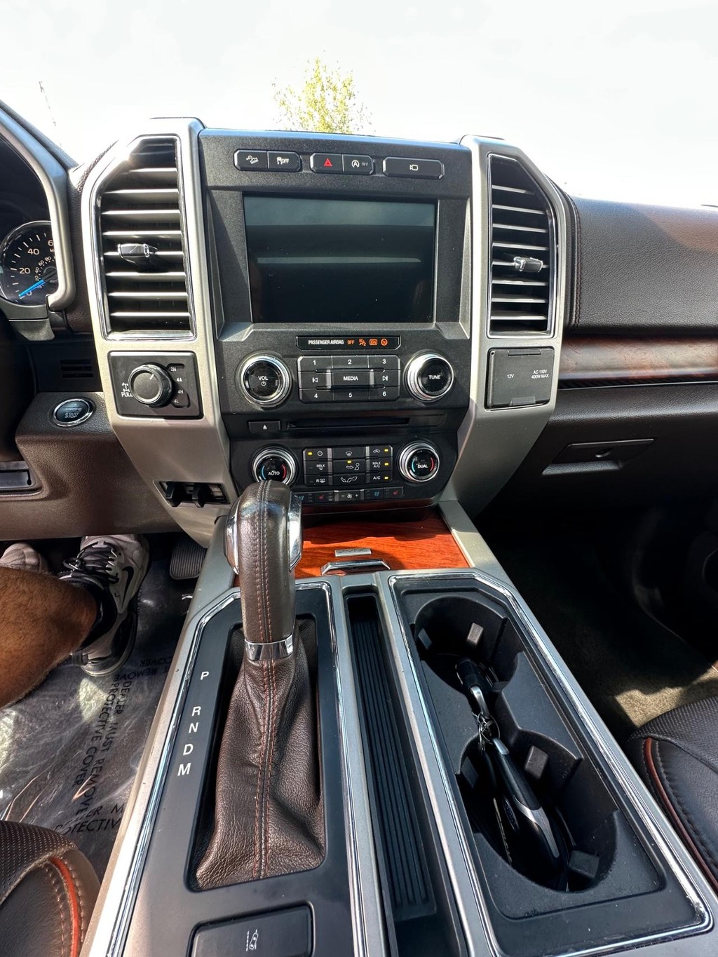 Ford F-150 Vehicle Full-screen Gallery Image 18