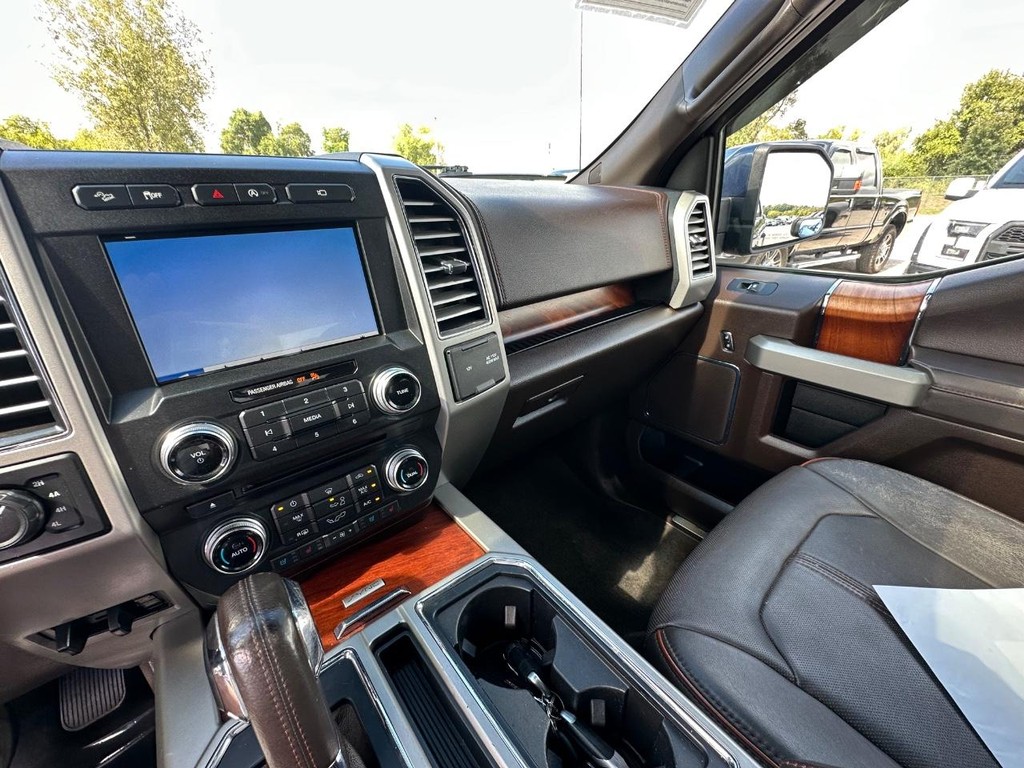 Ford F-150 Vehicle Full-screen Gallery Image 22