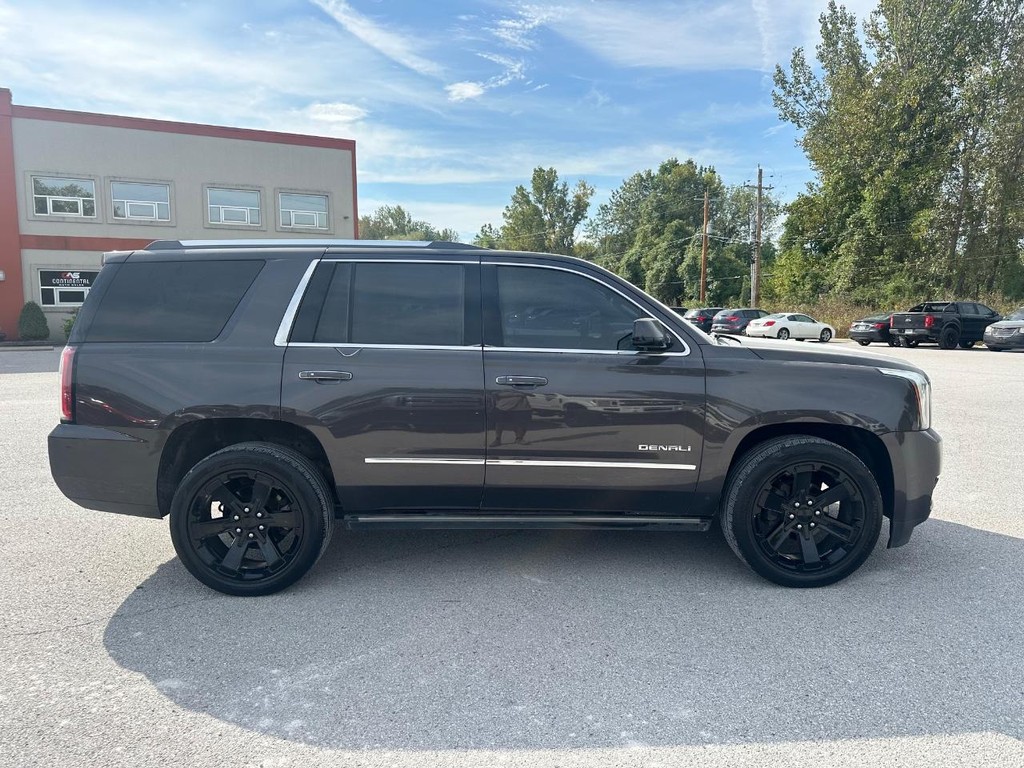 GMC Yukon Vehicle Full-screen Gallery Image 2
