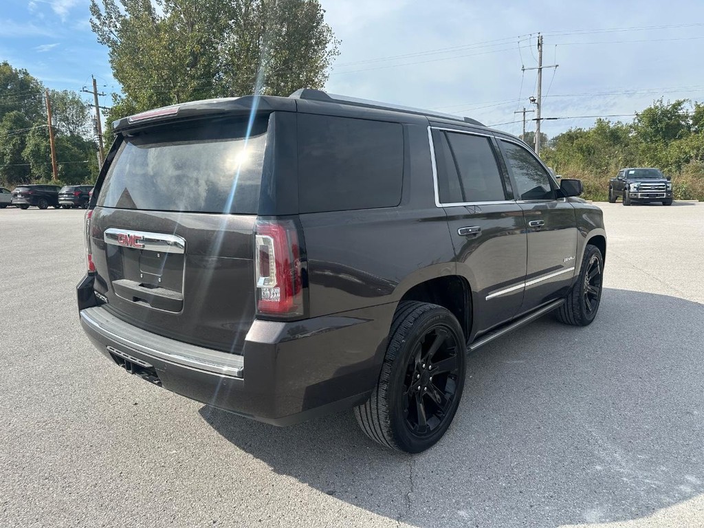 GMC Yukon Vehicle Full-screen Gallery Image 3