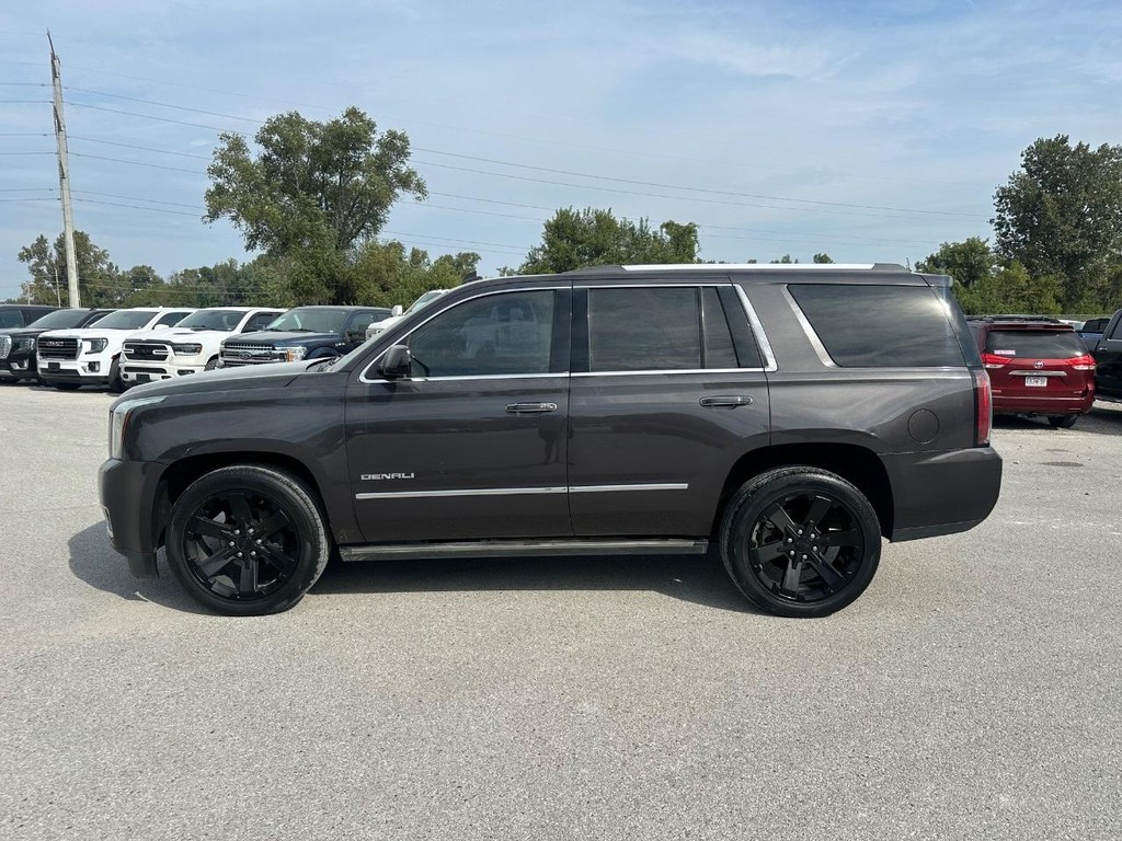 GMC Yukon Vehicle Full-screen Gallery Image 4