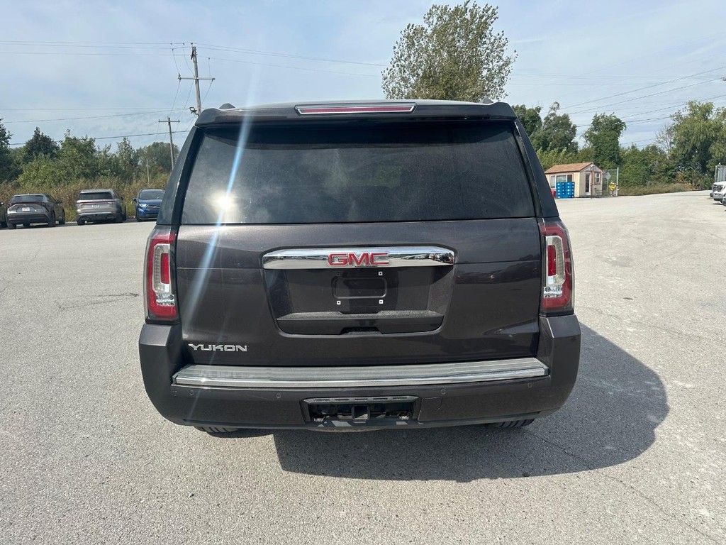 GMC Yukon Vehicle Full-screen Gallery Image 7