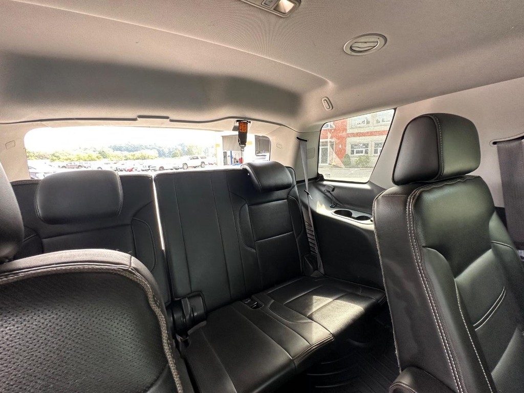 GMC Yukon Vehicle Full-screen Gallery Image 13