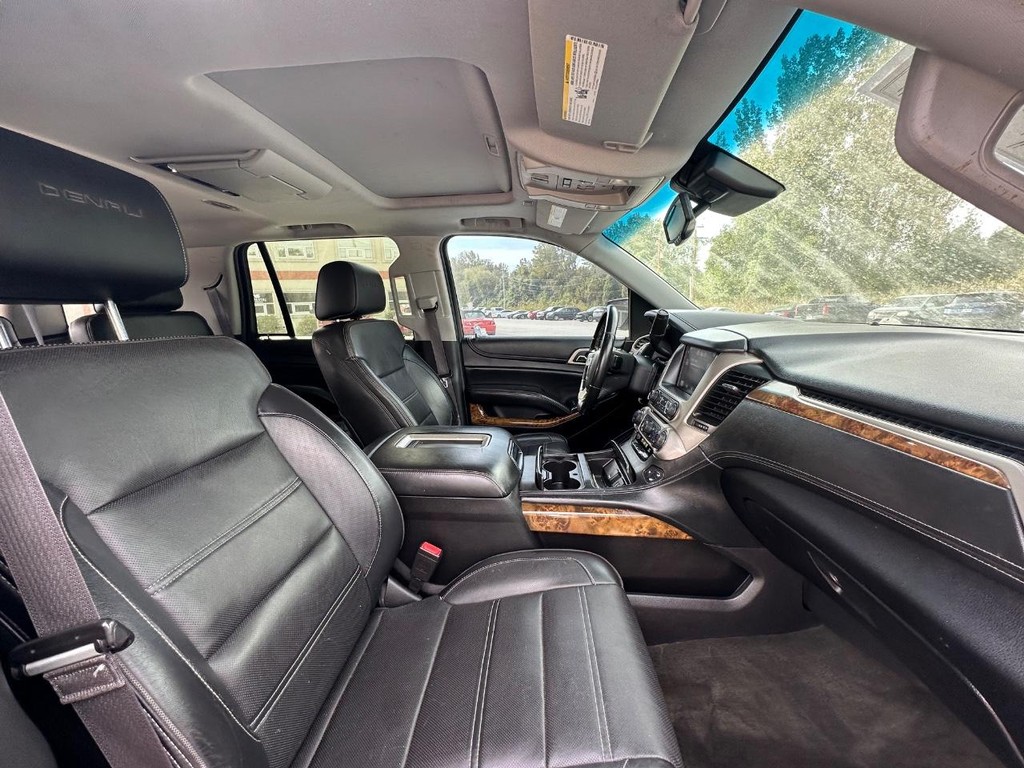 GMC Yukon Vehicle Full-screen Gallery Image 15