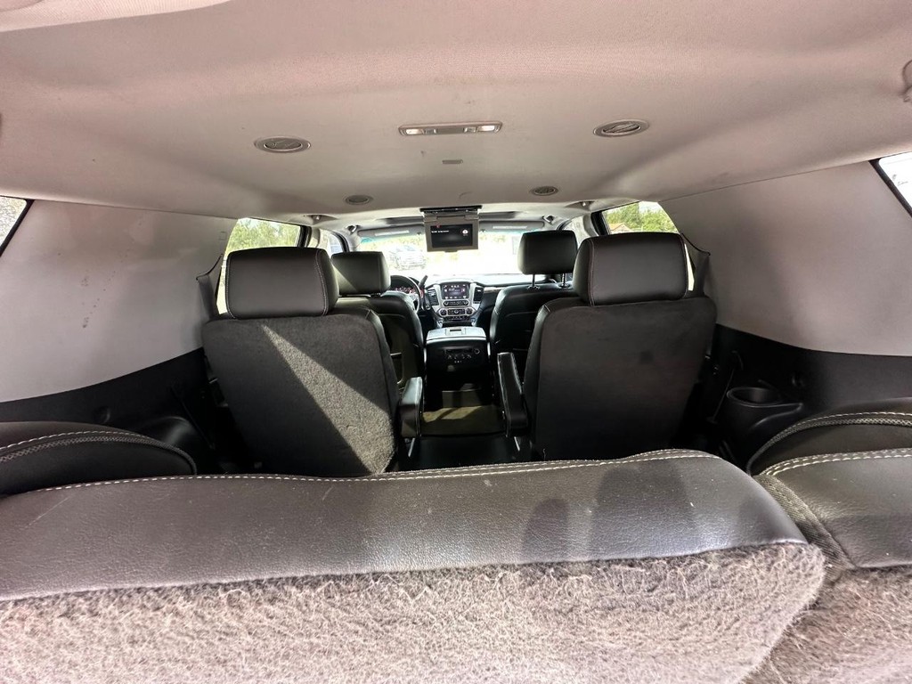 GMC Yukon Vehicle Full-screen Gallery Image 17