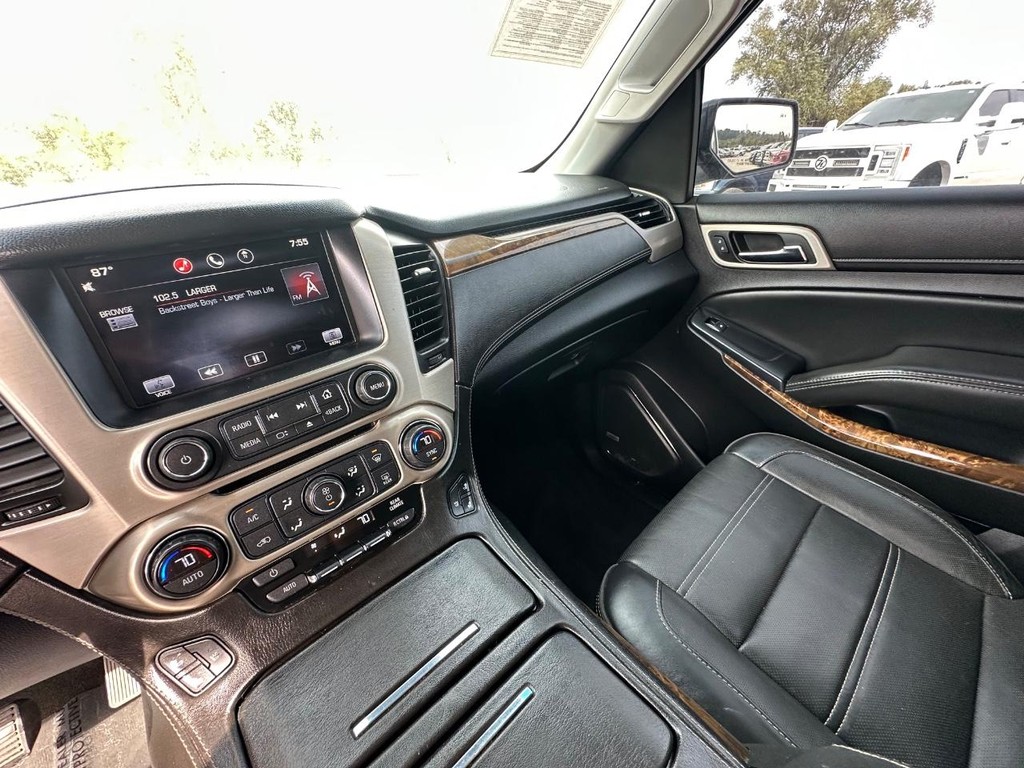 GMC Yukon Vehicle Full-screen Gallery Image 19