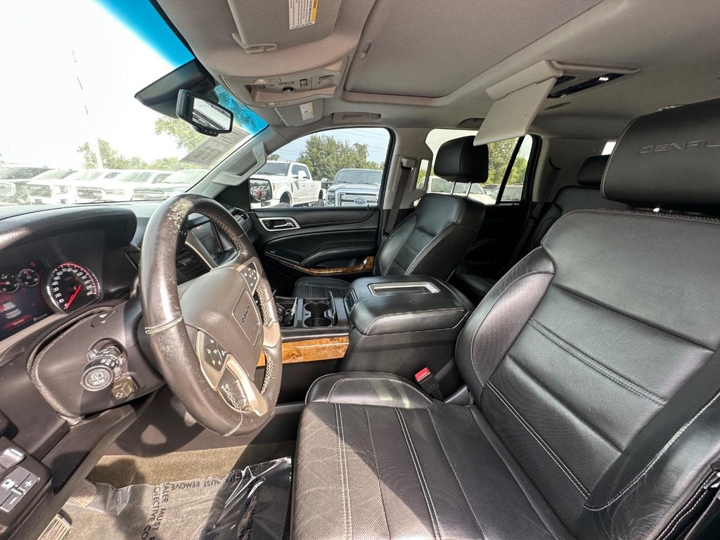 GMC Yukon Vehicle Full-screen Gallery Image 21