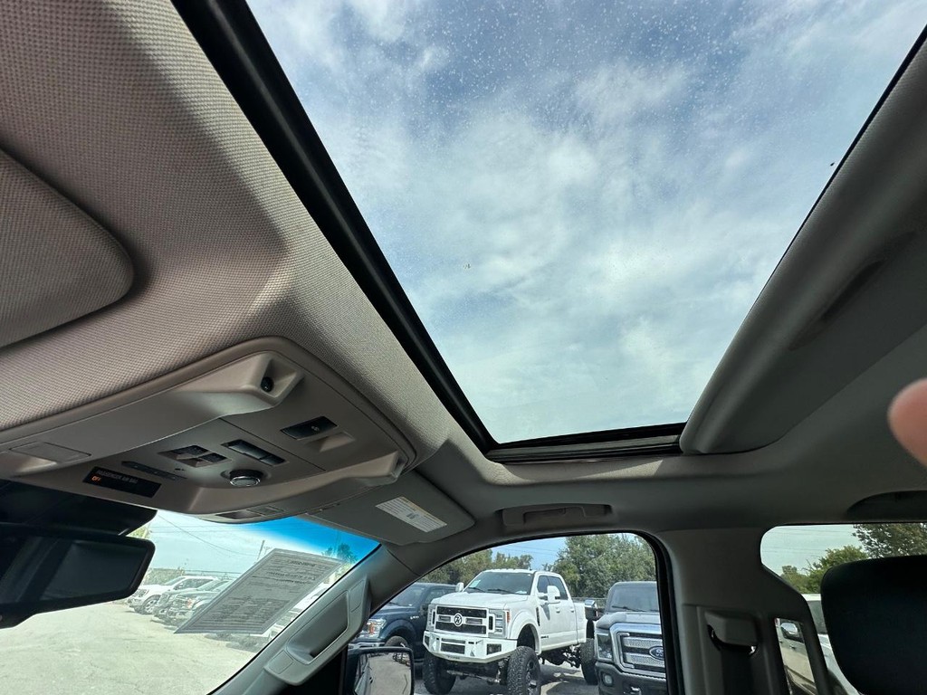GMC Yukon Vehicle Full-screen Gallery Image 22