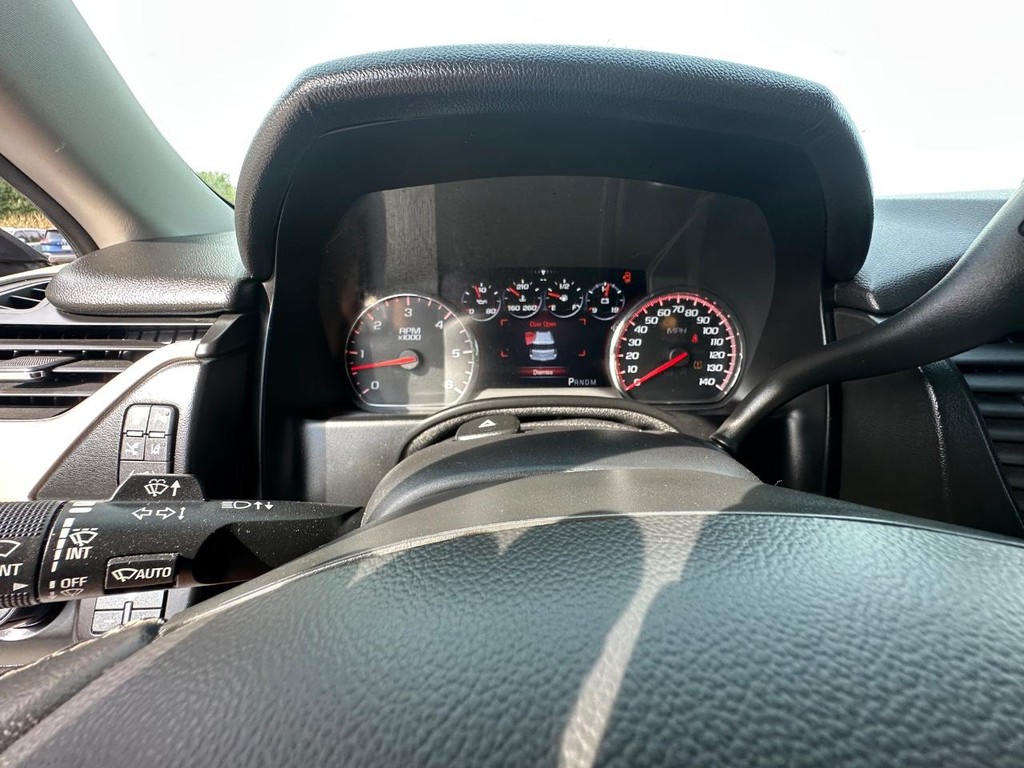 GMC Yukon Vehicle Full-screen Gallery Image 24