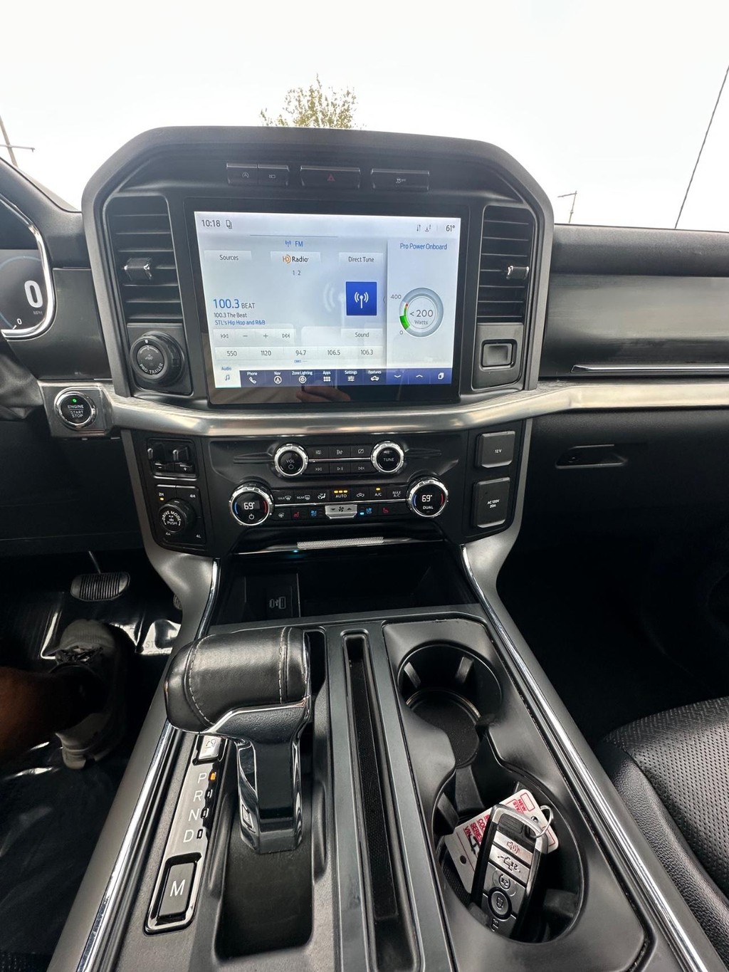 Ford F-150 Vehicle Full-screen Gallery Image 16