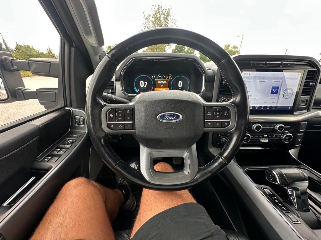 Ford F-150 Vehicle Full-screen Gallery Image 18