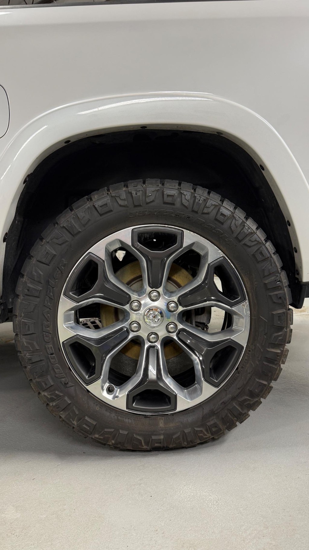 Ram 1500 Vehicle Full-screen Gallery Image 3