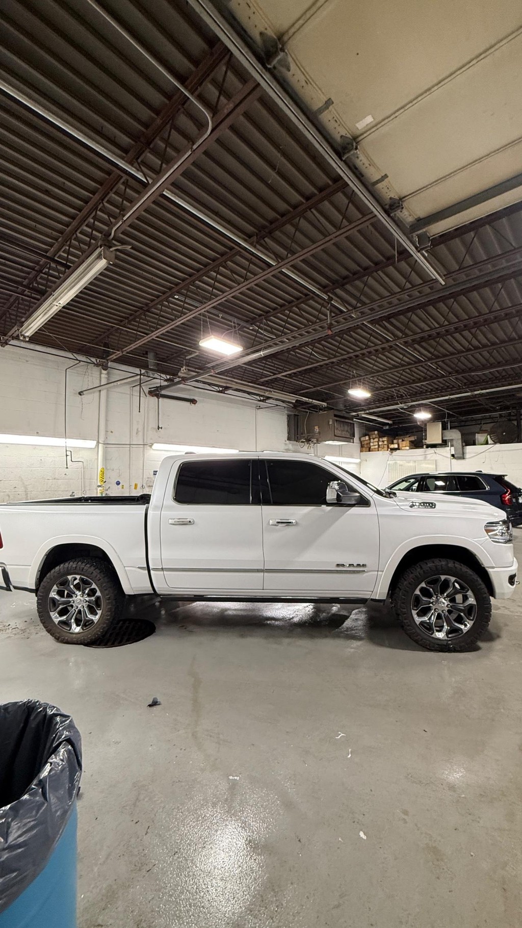Ram 1500 Vehicle Full-screen Gallery Image 4