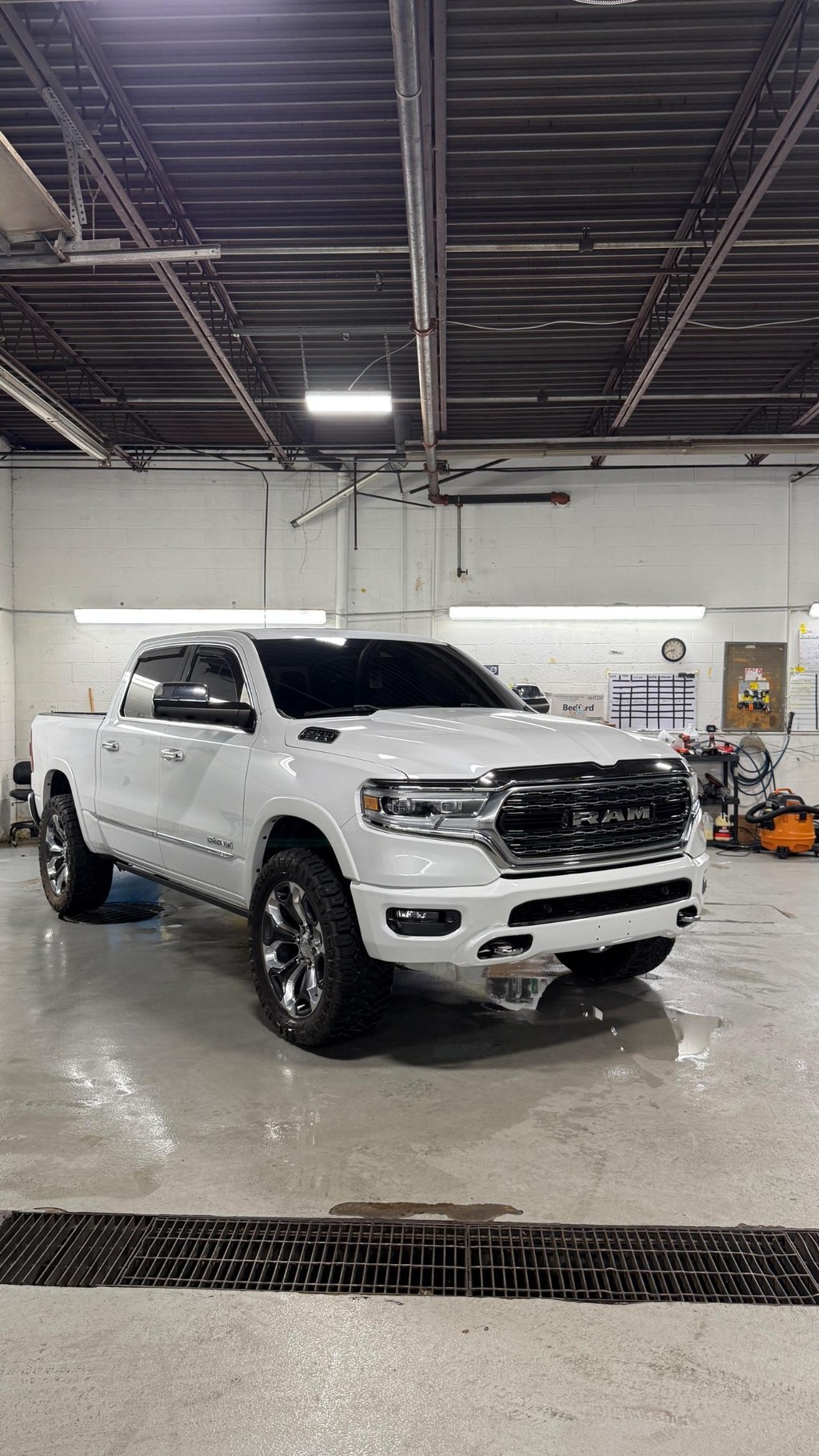Ram 1500 Vehicle Full-screen Gallery Image 7