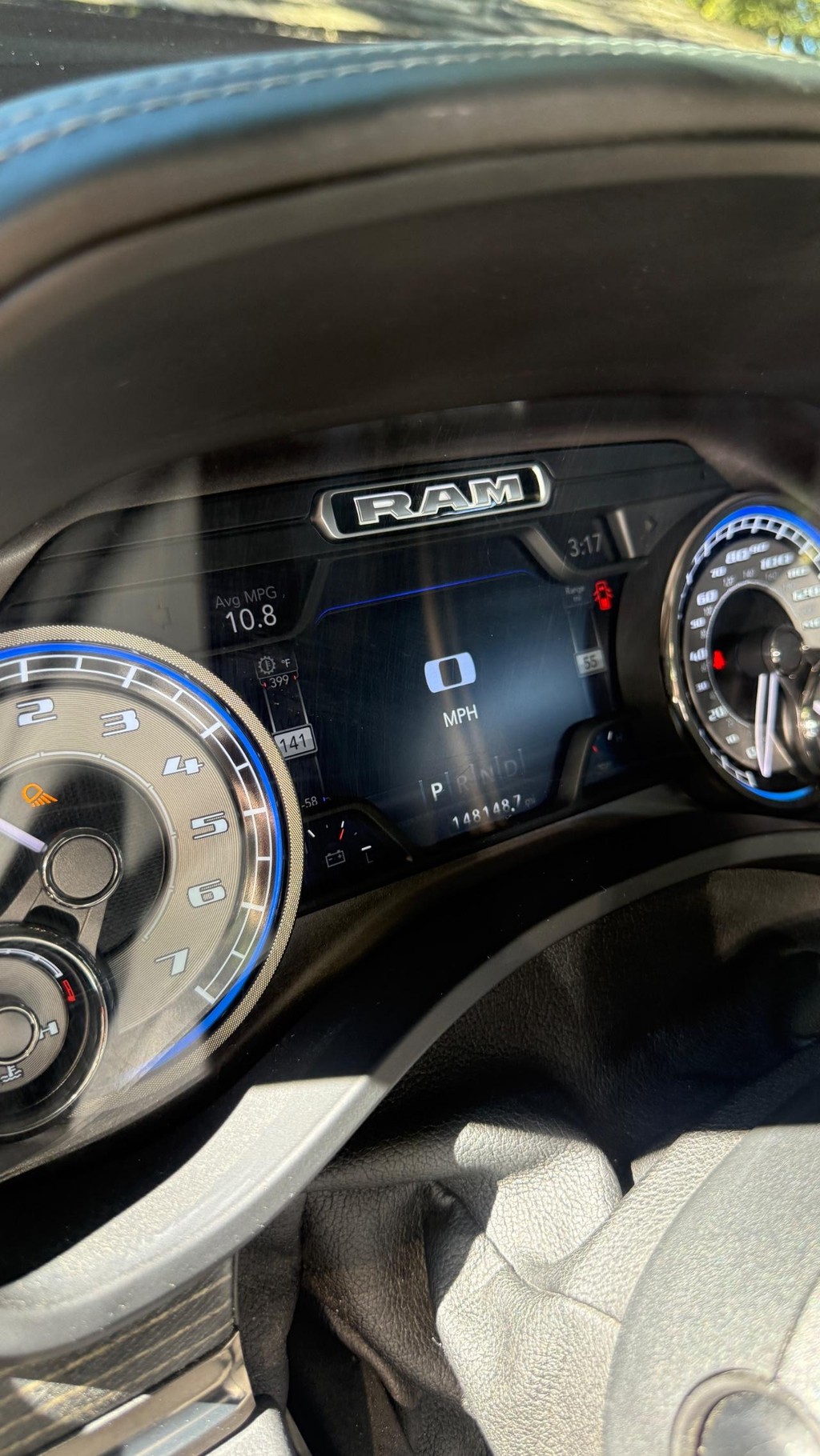 Ram 1500 Vehicle Full-screen Gallery Image 10