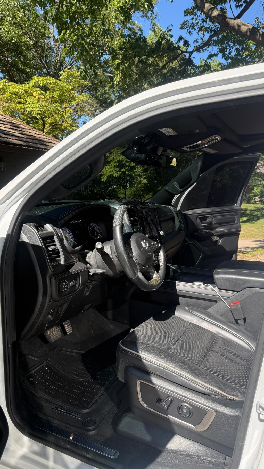 Ram 1500 Vehicle Full-screen Gallery Image 13