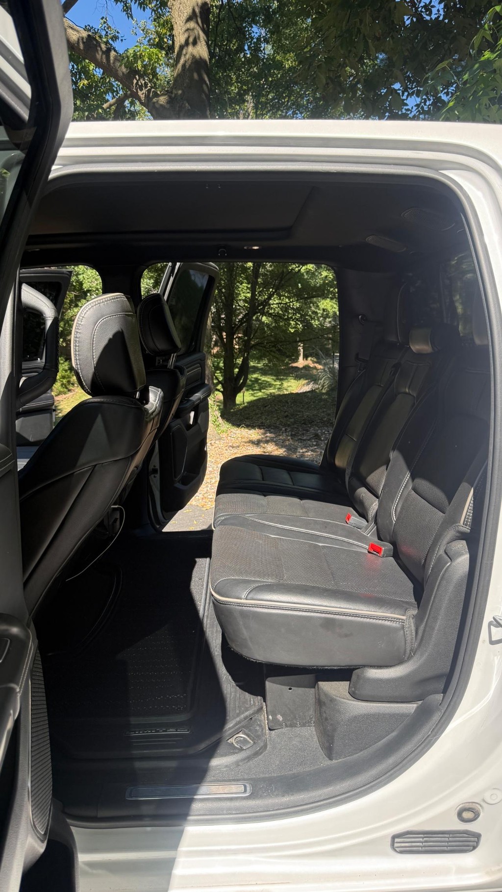 Ram 1500 Vehicle Full-screen Gallery Image 16