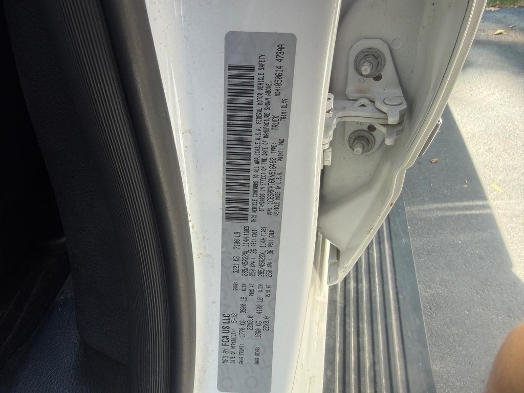 Ram 1500 Vehicle Full-screen Gallery Image 17