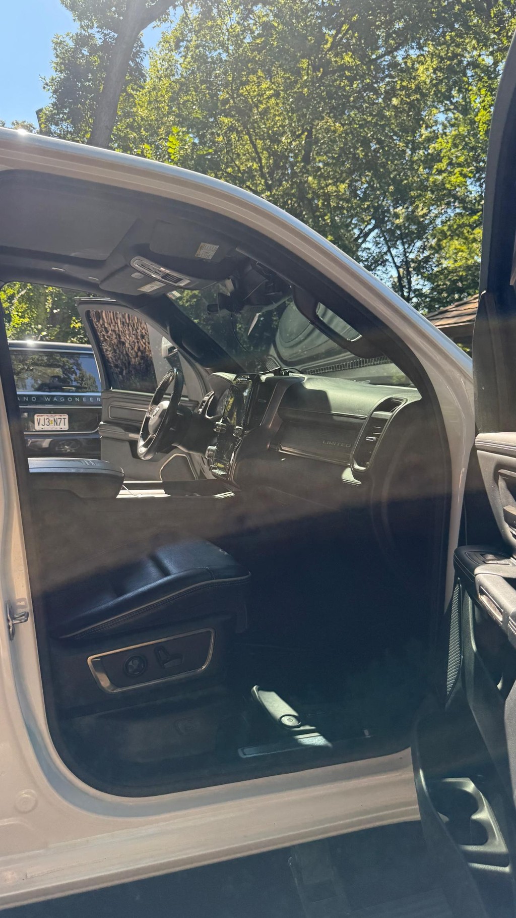 Ram 1500 Vehicle Full-screen Gallery Image 19