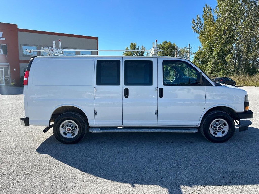 GMC Savana Cargo Van Vehicle Full-screen Gallery Image 2