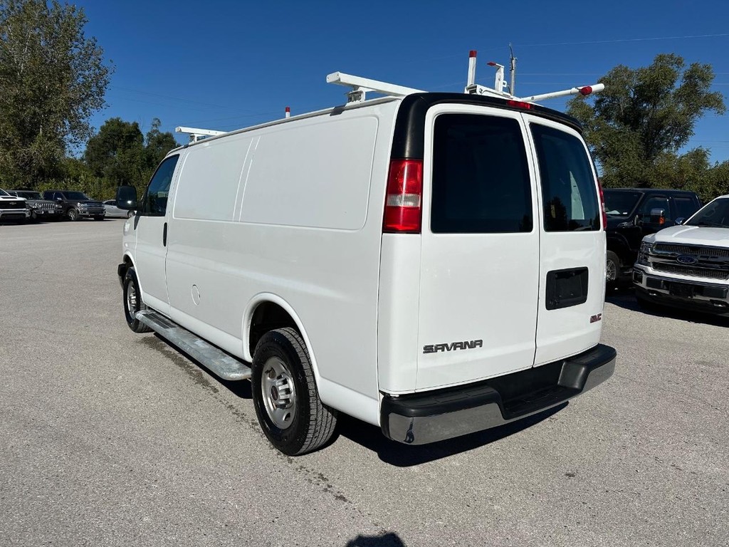 GMC Savana Cargo Van Vehicle Full-screen Gallery Image 3