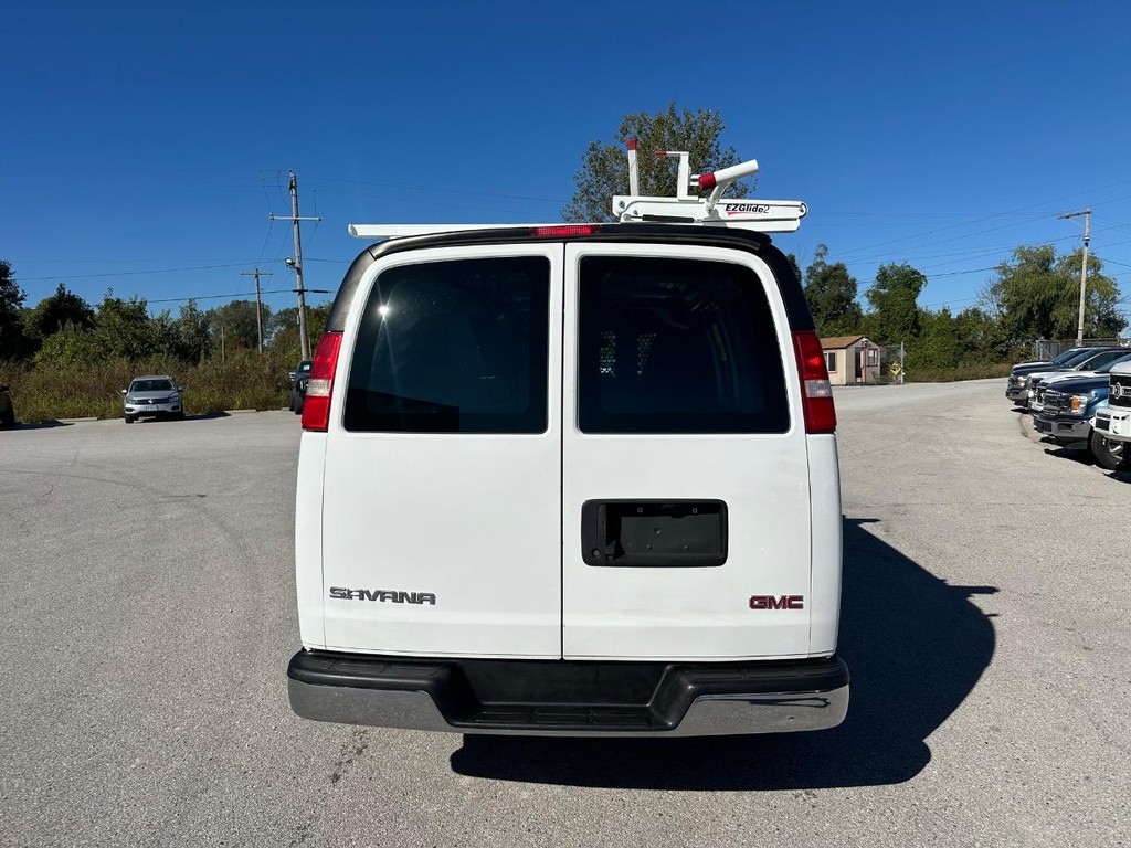 GMC Savana Cargo Van Vehicle Full-screen Gallery Image 4