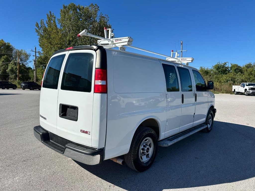 GMC Savana Cargo Van Vehicle Full-screen Gallery Image 5