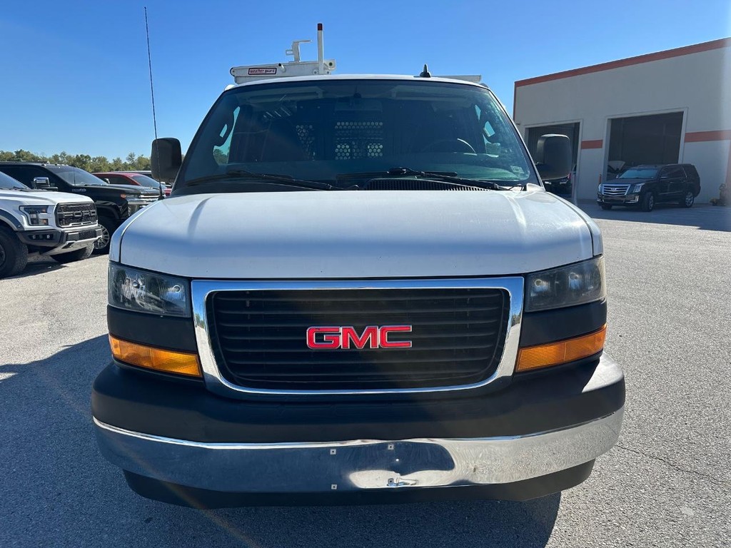 GMC Savana Cargo Van Vehicle Full-screen Gallery Image 6