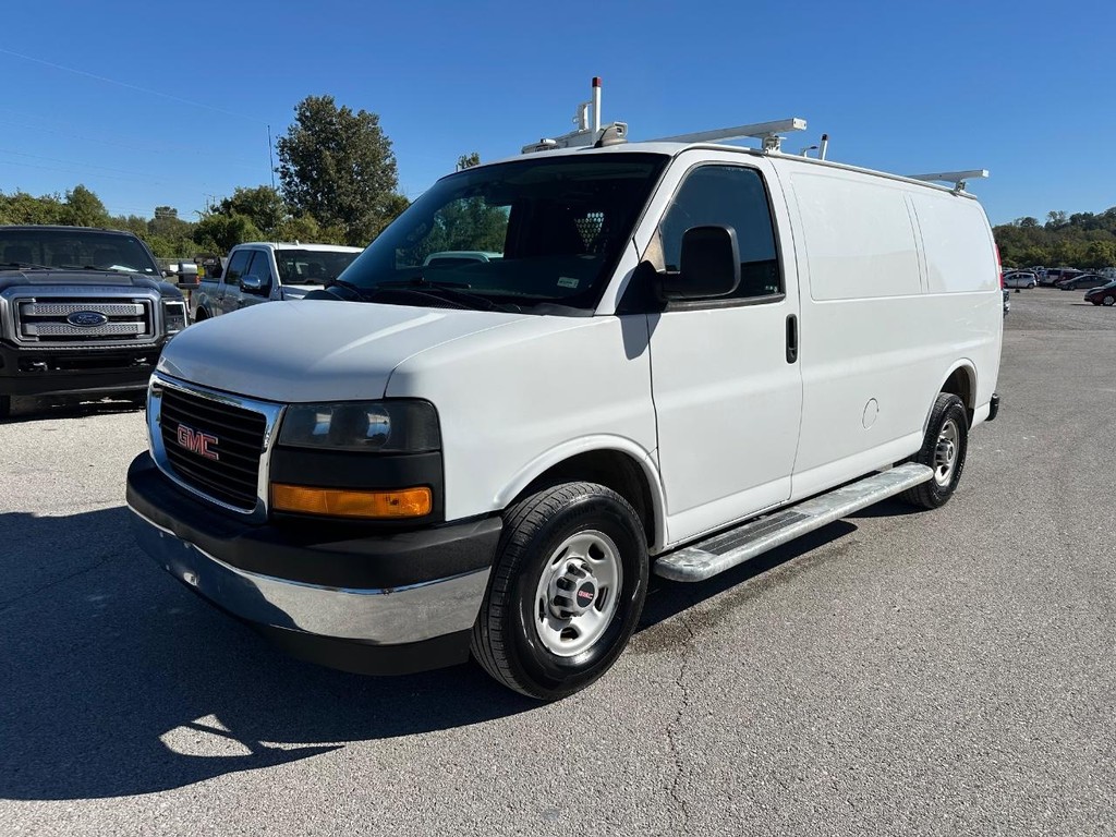 GMC Savana Cargo Van Vehicle Full-screen Gallery Image 7