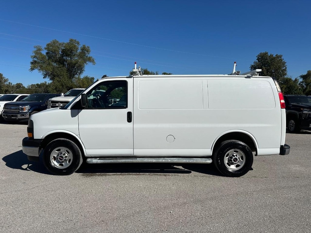GMC Savana Cargo Van Vehicle Full-screen Gallery Image 8