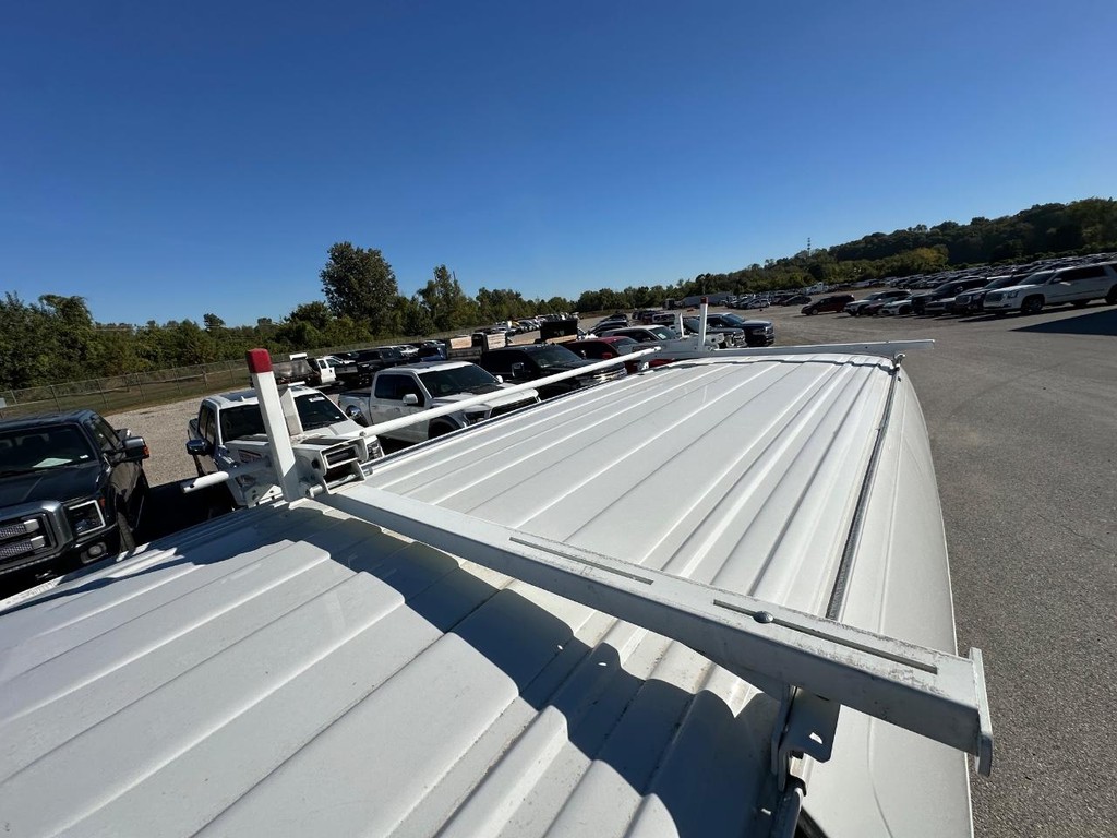 GMC Savana Cargo Van Vehicle Full-screen Gallery Image 14