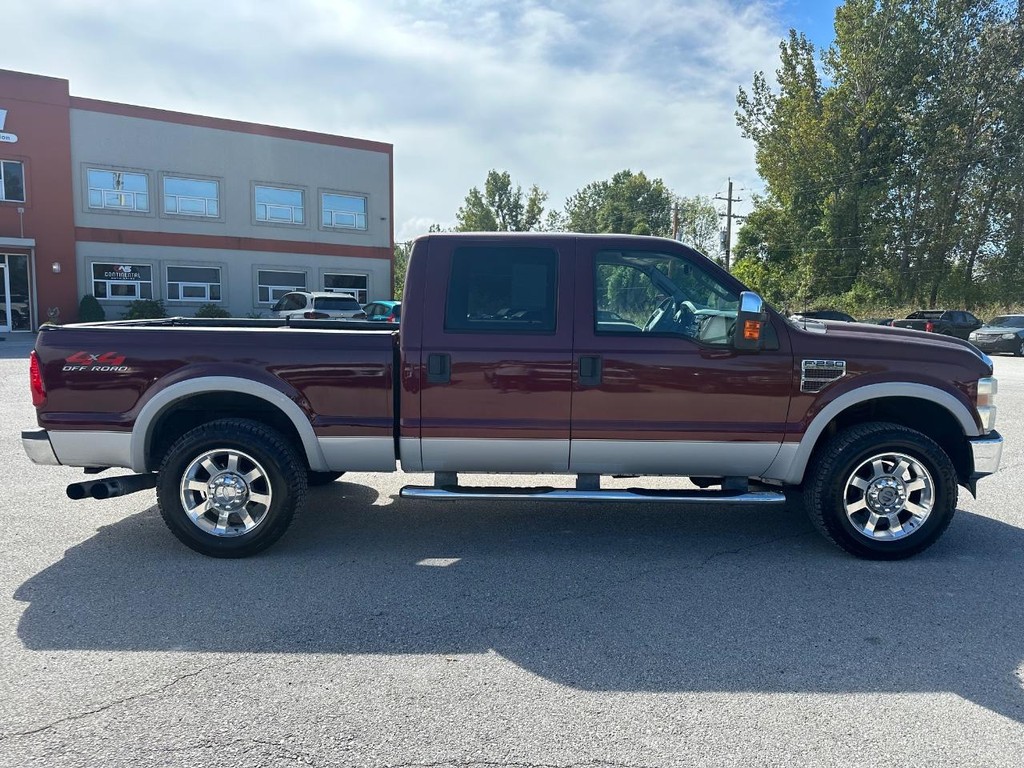 Ford Super Duty F-250 SRW Vehicle Full-screen Gallery Image 2