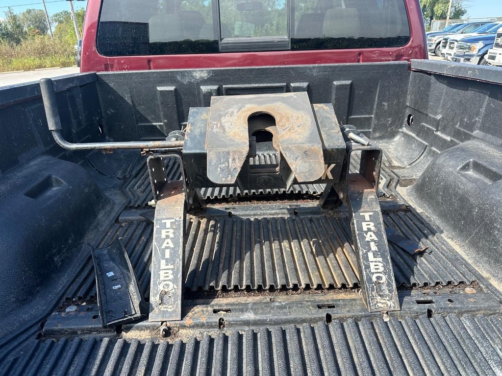 Ford Super Duty F-250 SRW Vehicle Full-screen Gallery Image 3