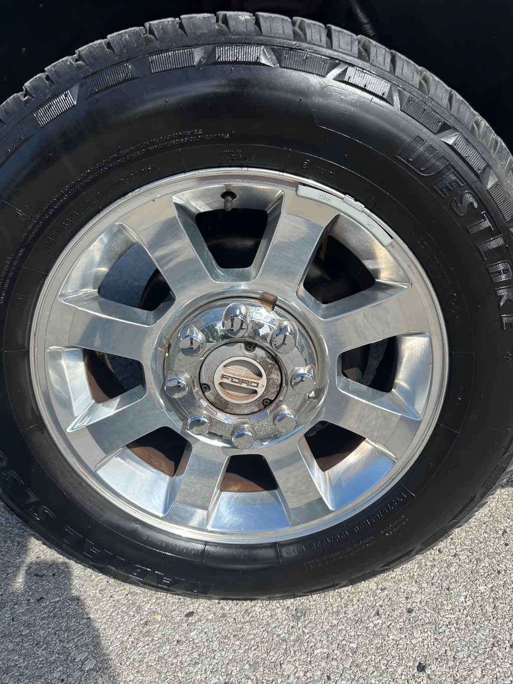 Ford Super Duty F-250 SRW Vehicle Full-screen Gallery Image 12