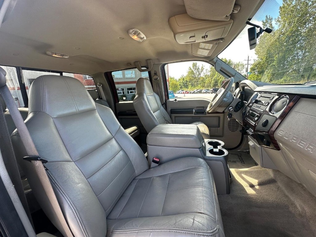 Ford Super Duty F-250 SRW Vehicle Full-screen Gallery Image 13