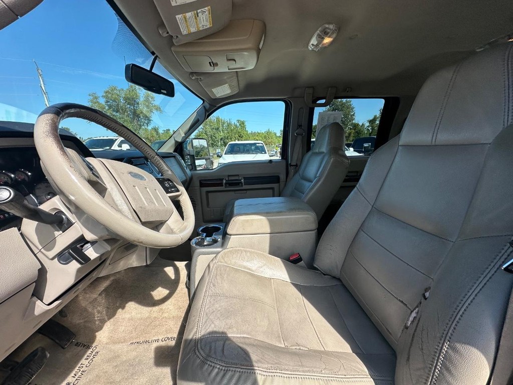 Ford Super Duty F-250 SRW Vehicle Full-screen Gallery Image 14