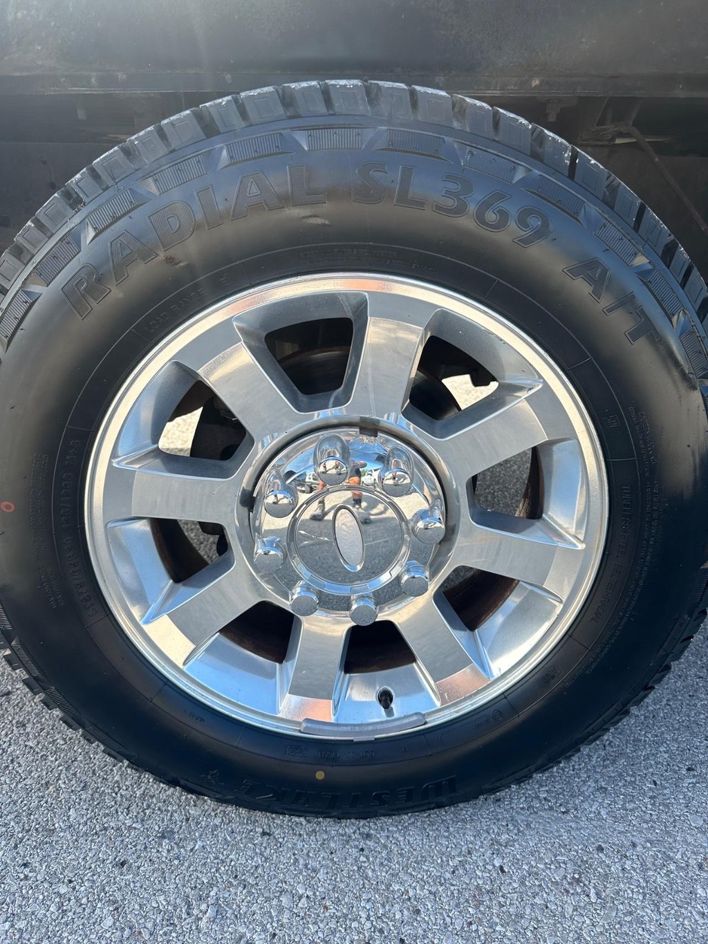 Ford Super Duty F-250 SRW Vehicle Full-screen Gallery Image 17