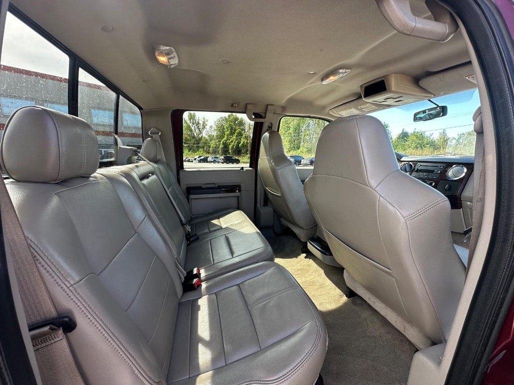 Ford Super Duty F-250 SRW Vehicle Full-screen Gallery Image 18