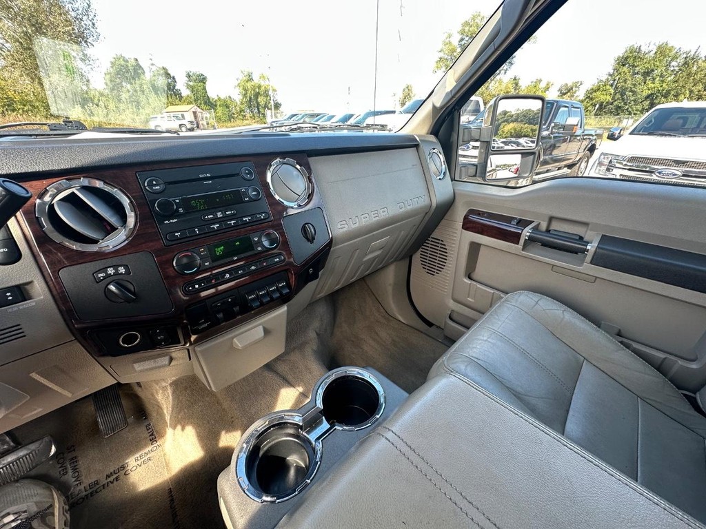 Ford Super Duty F-250 SRW Vehicle Full-screen Gallery Image 20