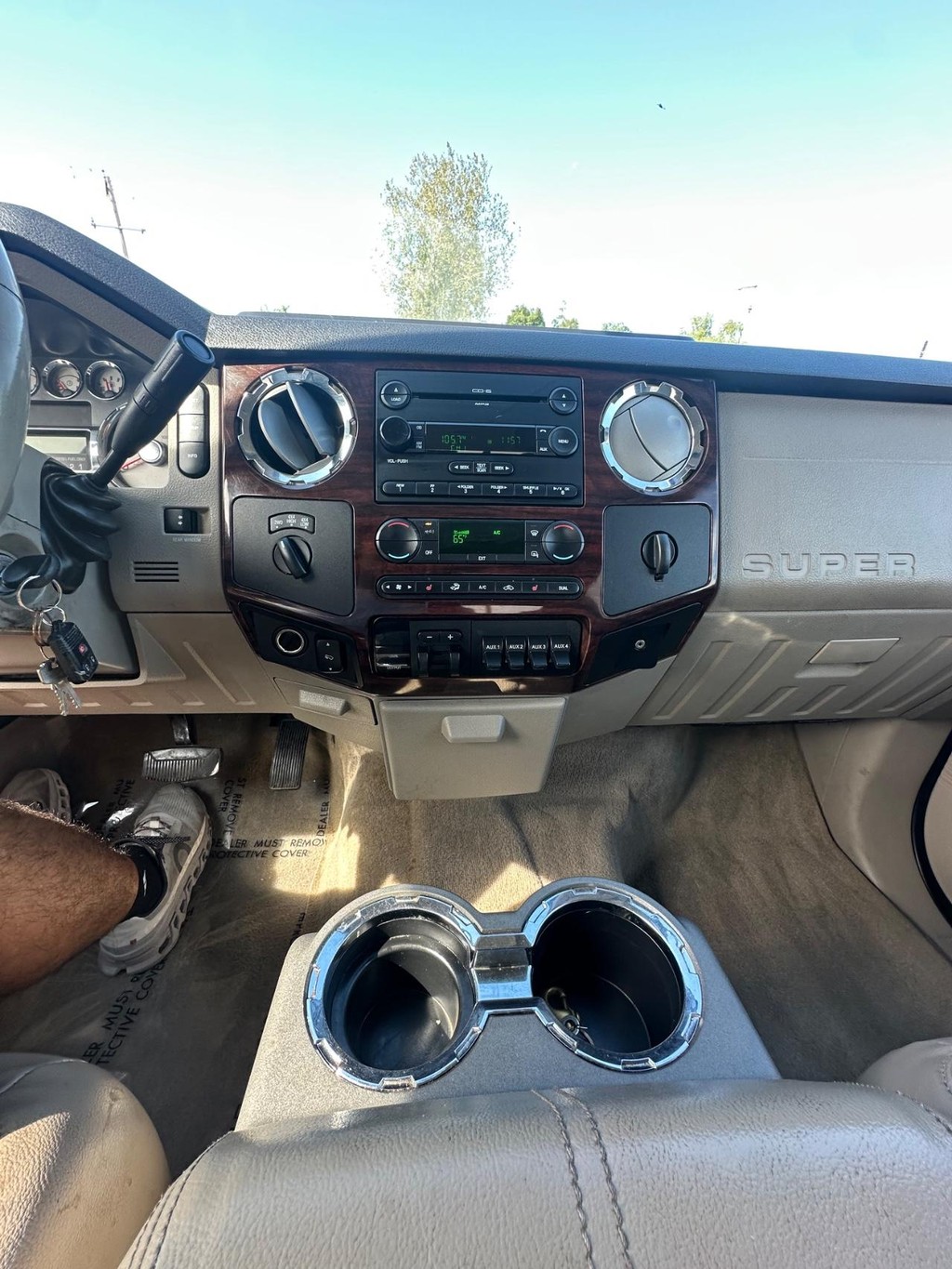 Ford Super Duty F-250 SRW Vehicle Full-screen Gallery Image 21
